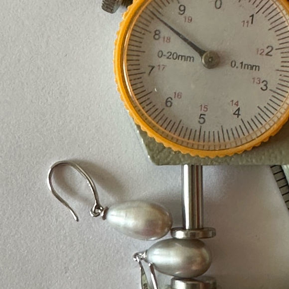 8.4mm Gray Cultured Pearl Earrings - 925 Sterling Silver - Picture 7 of 7